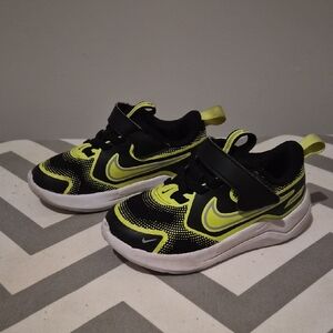 Nike Kids Black and Neon Green Hook-and-Loop Sneakers